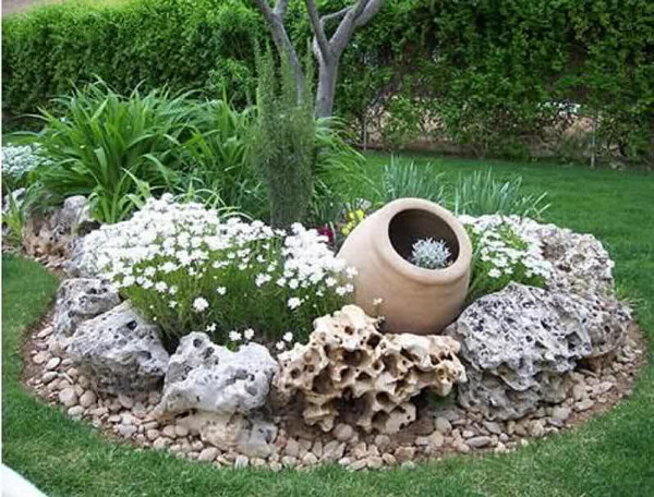 plantas jardins flores:Bonito jardim relvado, com orla feita de árvores e pequenos arbustos plantas jardins flores:Bonito jardim relvado, com orla feita de árvores e pequenos arbustos